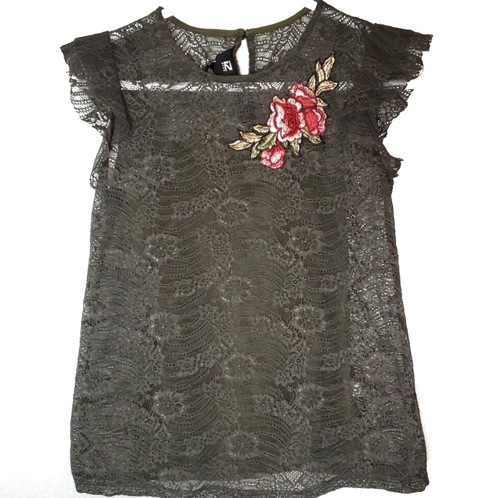 Iz Byer Green lace top with flower applique XS